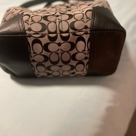 Spacious Signature C Coach Slouch - Picture 8 of 8